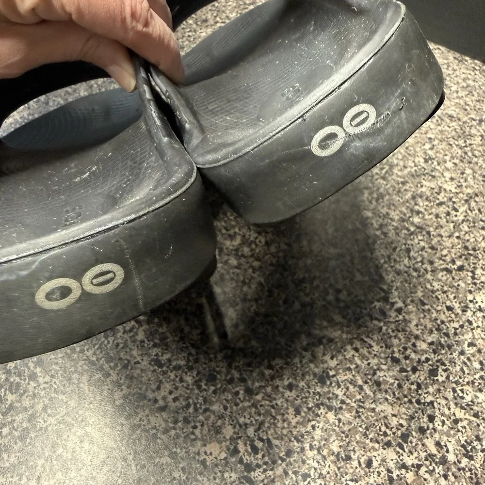 OOFOS fair preowned